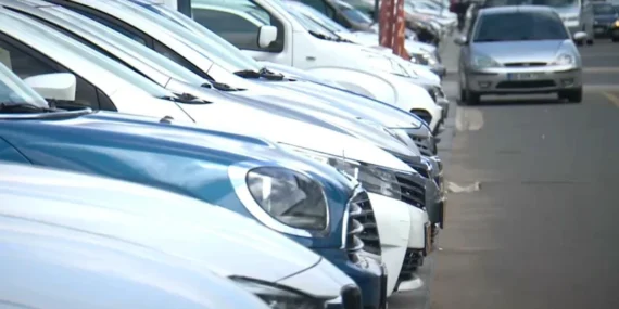 Yüksek faiz otomobil piyasasını frenledi: Alıcı beklemede, satışlar durgun